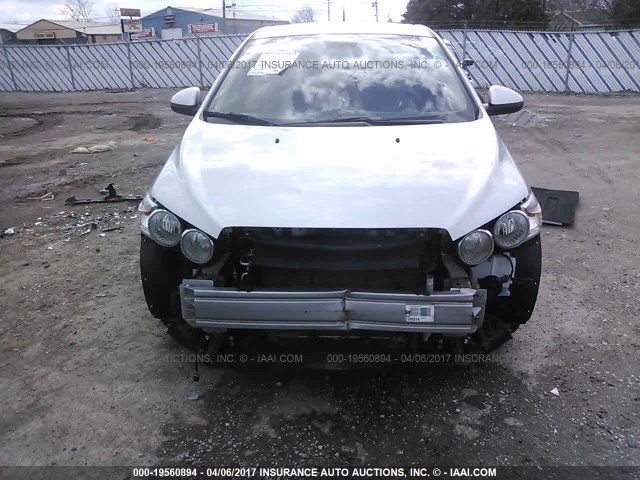1G1JA5SH4D4161234 - 2013 CHEVROLET SONIC LS ვერცხლისფერი ფოტო 6