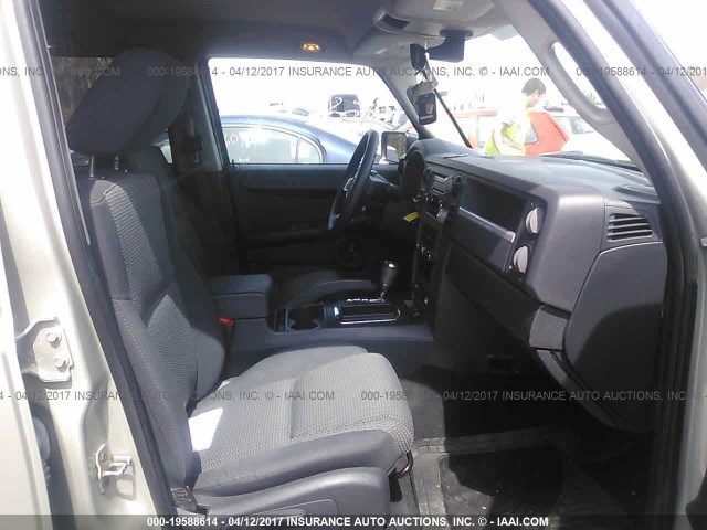 1J8HG48K68C210987 - 2008 JEEP COMMANDER SPORT ვერცხლისფერი ფოტო 5