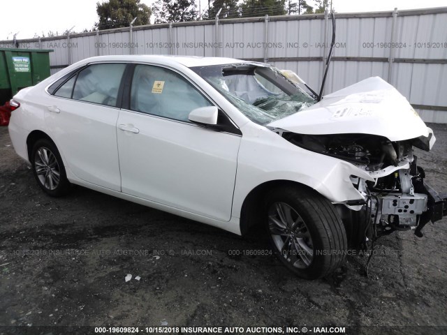 4T1BF1FK3FU059658 - 2015 TOYOTA CAMRY LE/XLE/SE/XSE 白色 照片 1