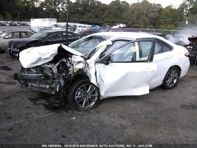 4T1BF1FK3FU059658 - 2015 TOYOTA CAMRY LE/XLE/SE/XSE 白色 照片 2