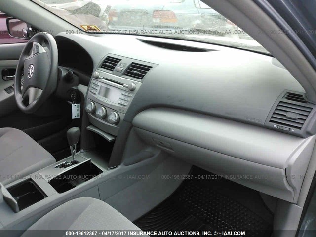 4T4BF3EK6AR012264 - 2010 TOYOTA CAMRY SE/LE/XLE 灰色 照片 5