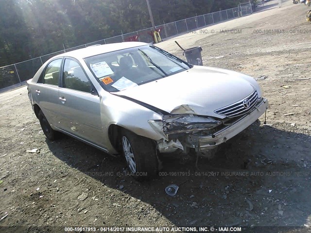 JTDBE32K363055818 - 2006 TOYOTA CAMRY LE/XLE GOLD photo 1