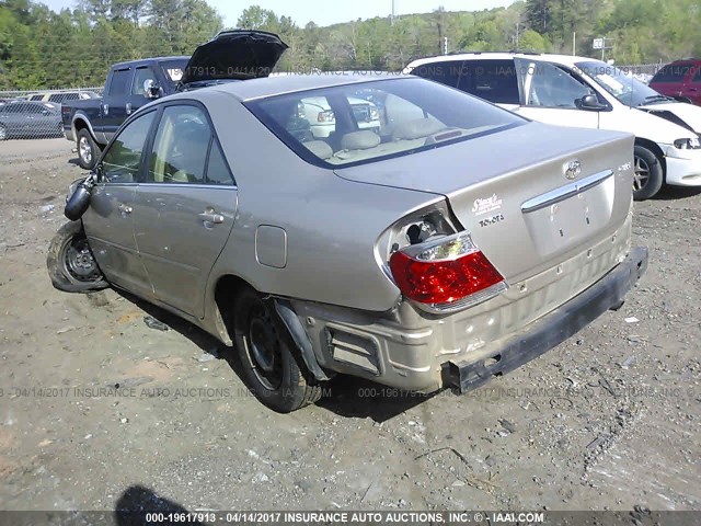 JTDBE32K363055818 - 2006 TOYOTA CAMRY LE/XLE GOLD photo 3