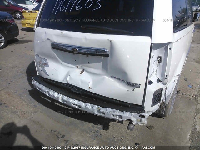 2A8HR64X19R670090 - 2009 CHRYSLER TOWN & COUNTRY LIMITED WHITE photo 6