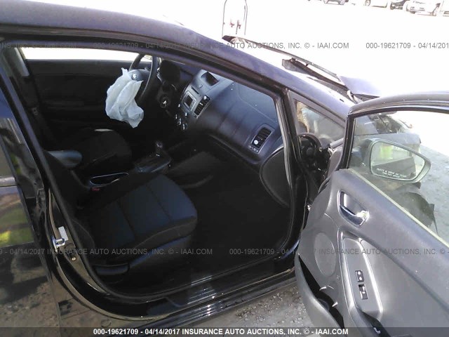 KNAFX4A67E5126119 - 2014 KIA FORTE LX BLACK photo 5