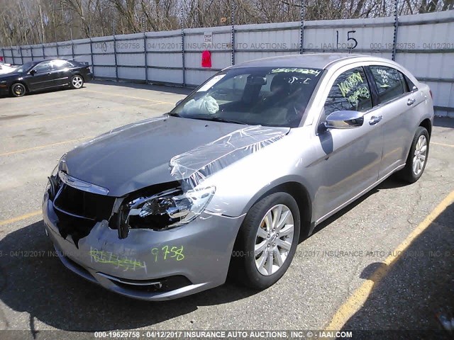 1C3CCBCG7DN583253 - 2013 CHRYSLER 200 LIMITED SILVER photo 2