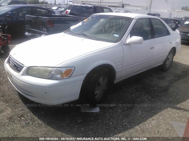 JT2BG22K6Y0401880 - 2000 TOYOTA CAMRY CE/LE/XLE თეთრი ფოტო 2