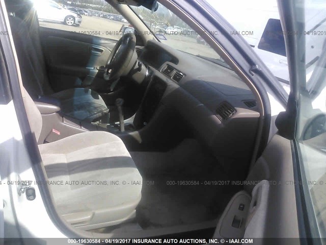 JT2BG22K6Y0401880 - 2000 TOYOTA CAMRY CE/LE/XLE თეთრი ფოტო 5