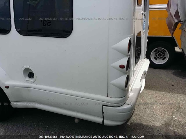 1FDWE35L85HA78238 - 2005 FORD E350 WHITE photo 8