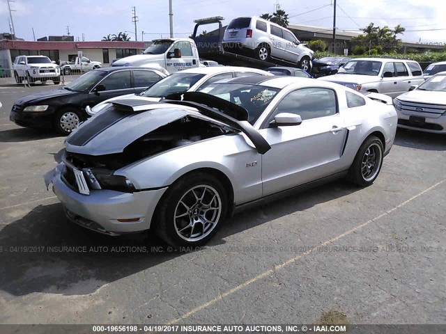 1ZVBP8CF0B5104588 - 2011 FORD MUSTANG GT SILVER photo 2