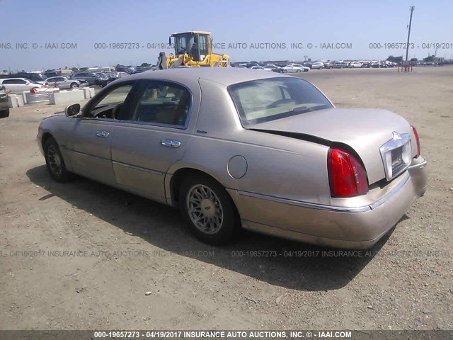 1LNFM82W0WY656087 - 1998 LINCOLN TOWN CAR SIGNATURE TAN photo 3