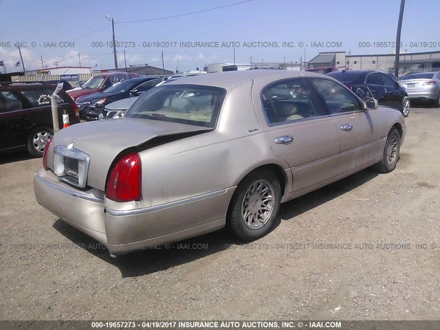 1LNFM82W0WY656087 - 1998 LINCOLN TOWN CAR SIGNATURE TAN photo 4