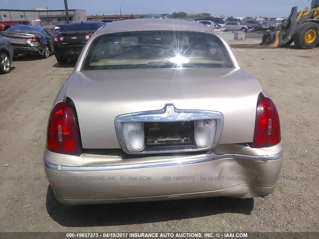 1LNFM82W0WY656087 - 1998 LINCOLN TOWN CAR SIGNATURE TAN photo 6