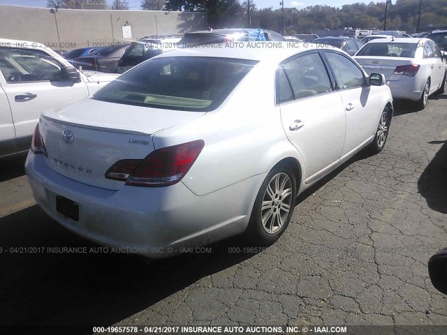 4T1BK36B25U046471 - 2005 TOYOTA AVALON XL/XLS/TOURING/LIMITED WHITE photo 4