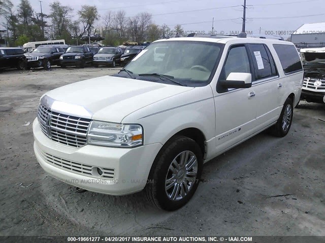 5LMFL28598LJ03451 - 2008 LINCOLN NAVIGATOR L WHITE photo 2