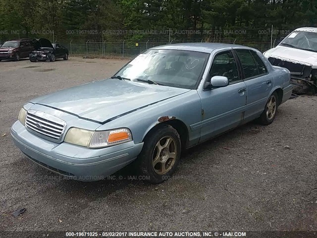 2FAFP73W7YX116667 - 2000 FORD CROWN VICTORIA  BLUE photo 2