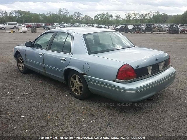 2FAFP73W7YX116667 - 2000 FORD CROWN VICTORIA  BLUE photo 3