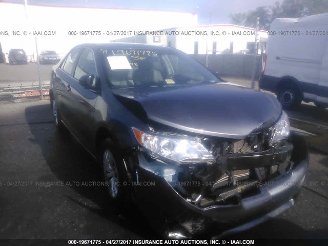 4T4BF1FK0ER381937 - 2014 TOYOTA CAMRY L/SE/LE/XLE GRAY photo 1