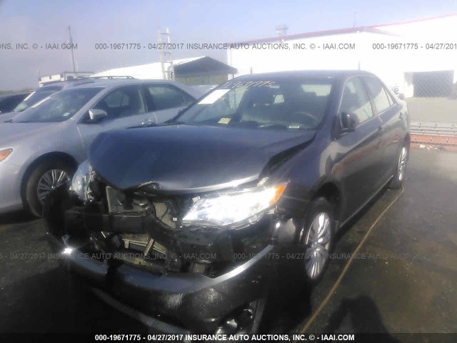 4T4BF1FK0ER381937 - 2014 TOYOTA CAMRY L/SE/LE/XLE 灰色 照片 2