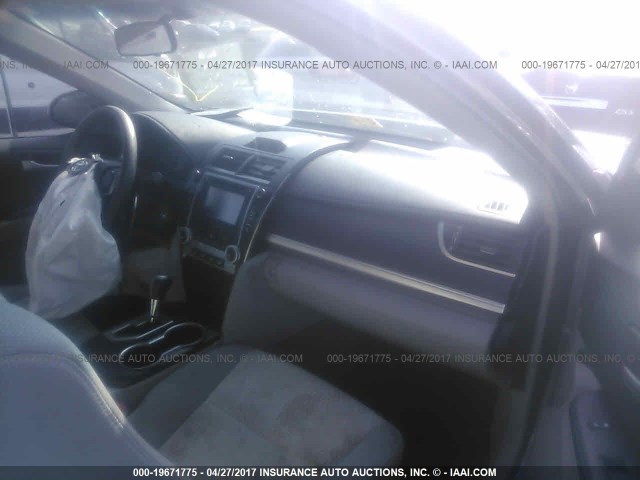 4T4BF1FK0ER381937 - 2014 TOYOTA CAMRY L/SE/LE/XLE 灰色 照片 5