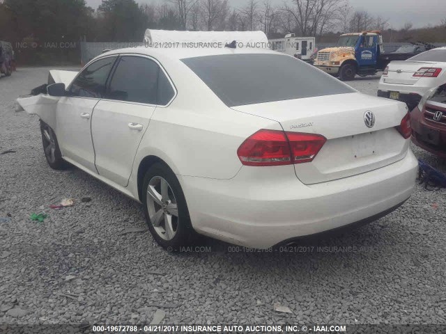 1VWBH7A32DC065890 - 2013 VOLKSWAGEN PASSAT SE WHITE photo 3