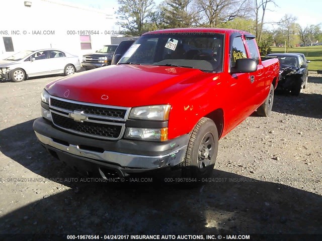 1GCEC19V77Z179970 - 2007 CHEVROLET SILVERADO C1500 CLASSIC RED photo 2