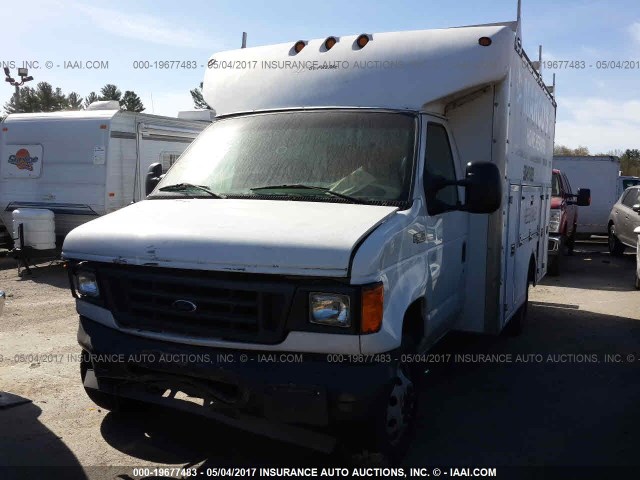 1FDWE35L94HA74522 - 2004 FORD ECONOLINE E350 SUPER DUTY CTWAY VAN WHITE photo 2