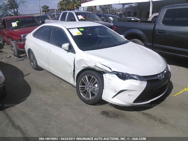 4T1BF1FK3FU072071 - 2015 TOYOTA CAMRY LE/XLE/SE/XSE WHITE photo 1