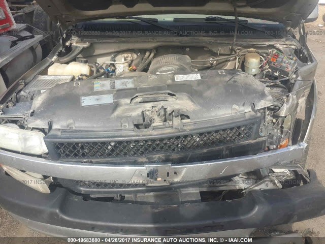 1GCHC29U82E222643 - 2002 CHEVROLET SILVERADO C2500 HEAVY DUTY GRAY photo 10