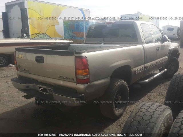 1GCHC29U82E222643 - 2002 CHEVROLET SILVERADO C2500 HEAVY DUTY GRAY photo 4