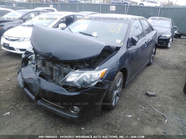 4T1BK1FKXCU008469 - 2012 TOYOTA CAMRY SE/XLE BLACK photo 2