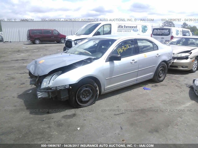 3FAFP06Z66R177128 - 2006 FORD FUSION S SILVER photo 2