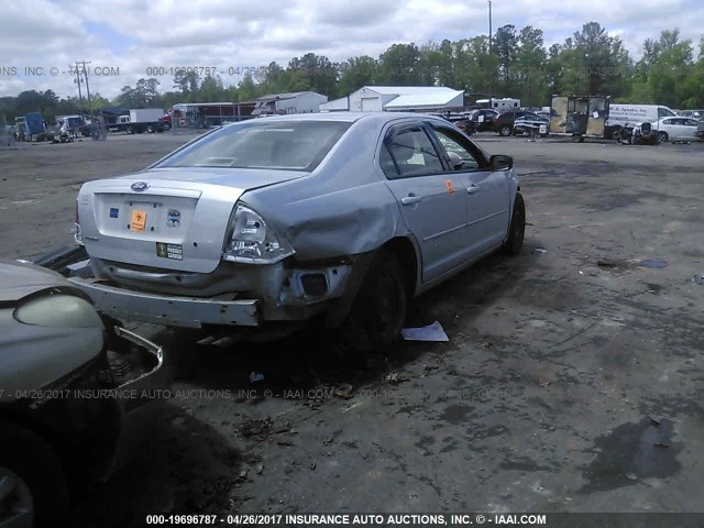 3FAFP06Z66R177128 - 2006 FORD FUSION S SILVER photo 4