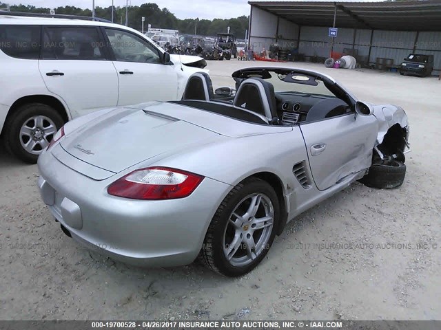 WP0CA29848U712238 - 2008 PORSCHE BOXSTER SILVER photo 4