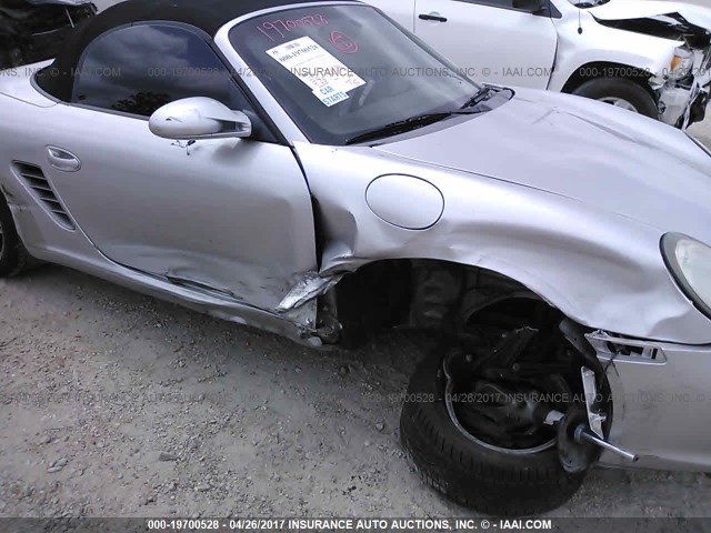 WP0CA29848U712238 - 2008 PORSCHE BOXSTER SILVER photo 6