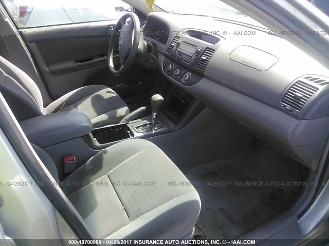 4T1BE32KX5U590052 - 2005 TOYOTA CAMRY LE/XLE/SE GRAY photo 5