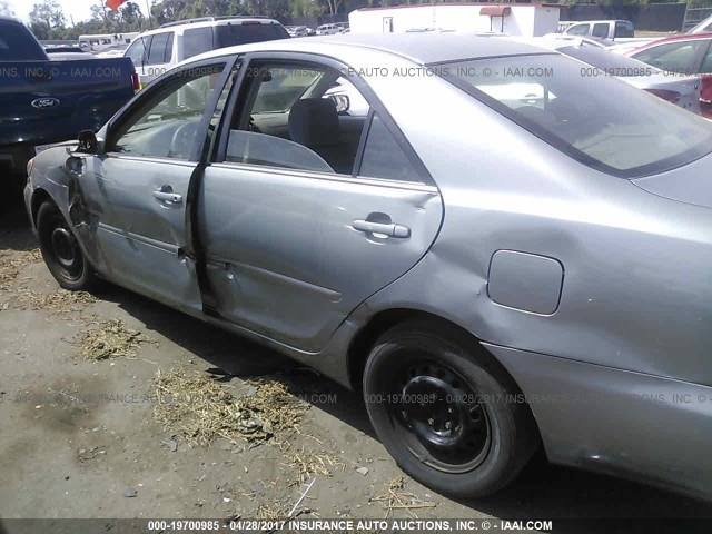 4T1BE32KX5U590052 - 2005 TOYOTA CAMRY LE/XLE/SE GRAY photo 6