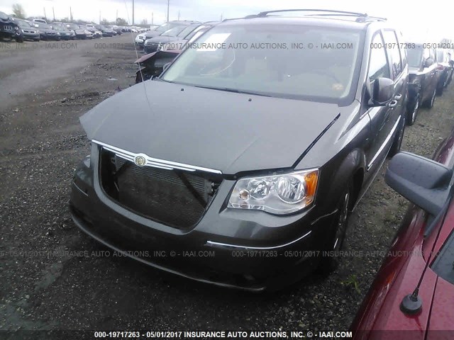 2A4RR5DX8AR279877 - 2010 CHRYSLER TOWN & COUNTRY TOURING GRAY photo 2