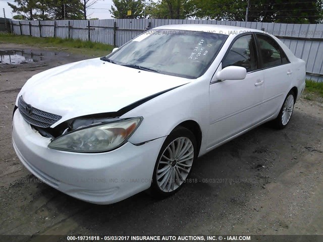 4T1BE32K62U017290 - 2002 TOYOTA CAMRY LE/XLE/SE თეთრი ფოტო 2