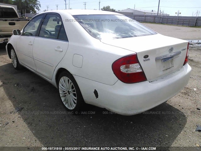 4T1BE32K62U017290 - 2002 TOYOTA CAMRY LE/XLE/SE თეთრი ფოტო 3