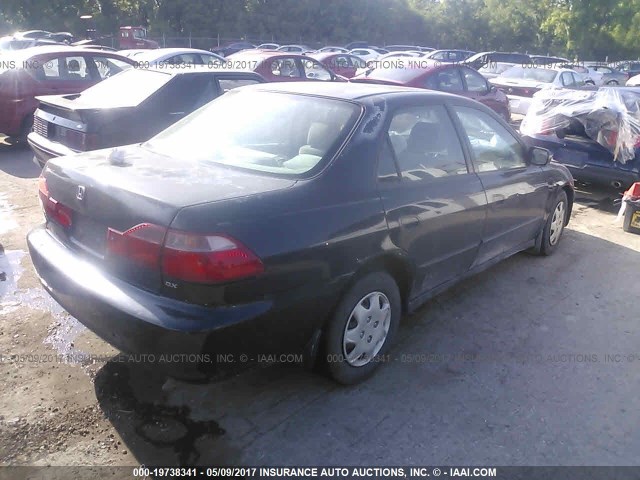 1HGCF8642WA092575 - 1998 HONDA ACCORD DX BLACK photo 4