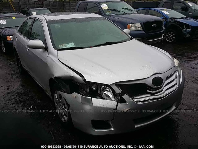 4T4BF3EK8AR055164 - 2010 TOYOTA CAMRY SE/LE/XLE SILVER photo 1