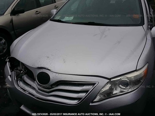 4T4BF3EK8AR055164 - 2010 TOYOTA CAMRY SE/LE/XLE SILVER photo 10
