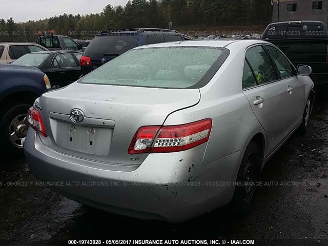 4T4BF3EK8AR055164 - 2010 TOYOTA CAMRY SE/LE/XLE SILVER photo 4