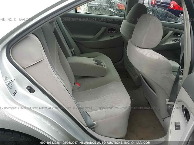 4T4BF3EK8AR055164 - 2010 TOYOTA CAMRY SE/LE/XLE SILVER photo 8