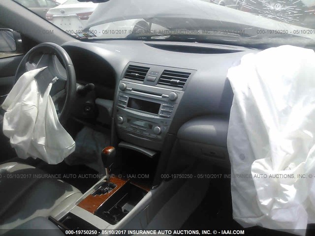 4T1BF3EK9AU069360 - 2010 TOYOTA CAMRY SE/LE/XLE 灰色 照片 5