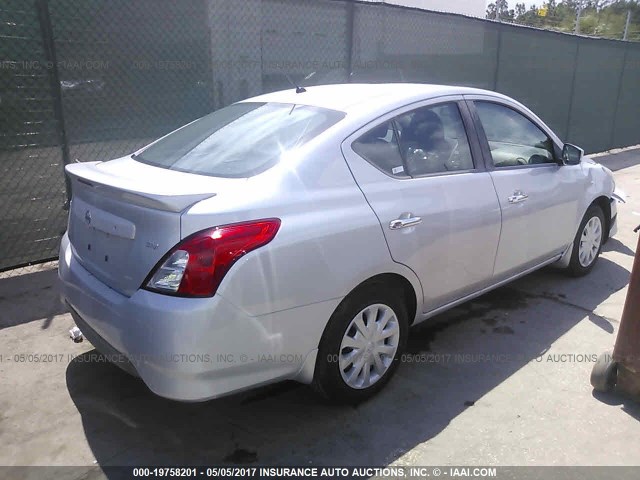 3N1CN7AP3HK416487 - 2017 NISSAN VERSA S/S PLUS/SV/SL SILVER photo 4