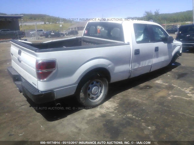 1FTFW1CF8BFB39582 - 2011 FORD F150 SUPERCREW WHITE photo 4