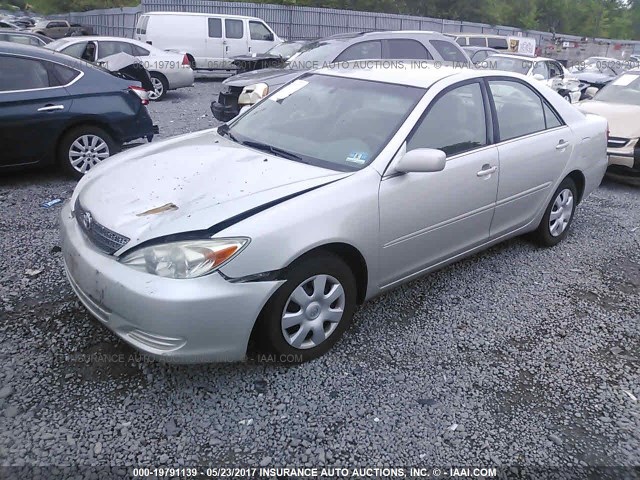 4T1BE32K53U738539 - 2003 TOYOTA CAMRY LE/XLE/SE SILVER photo 2