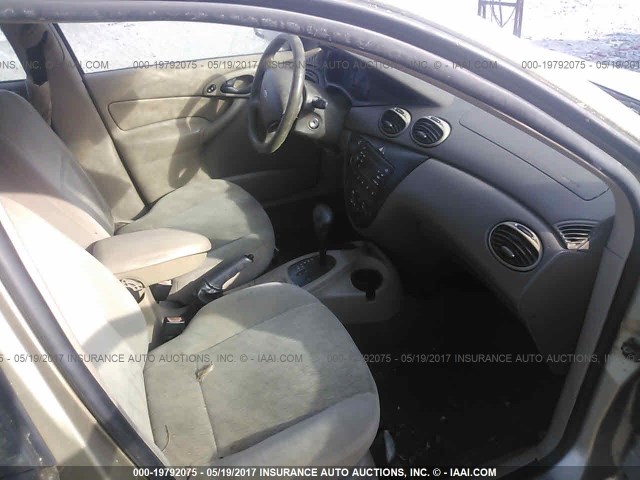 1FAFP36P9YW133592 - 2000 FORD FOCUS SE/SE COMFORT GOLD photo 5